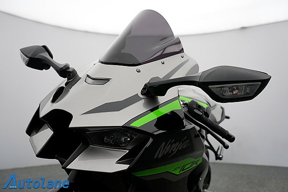 Kawasaki Ninja ZX-10R *Akrapovic, Öhlins, SHOWA 27 of 30