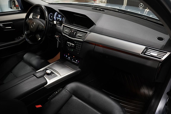 Mercedes-Benz E220 11 of 23