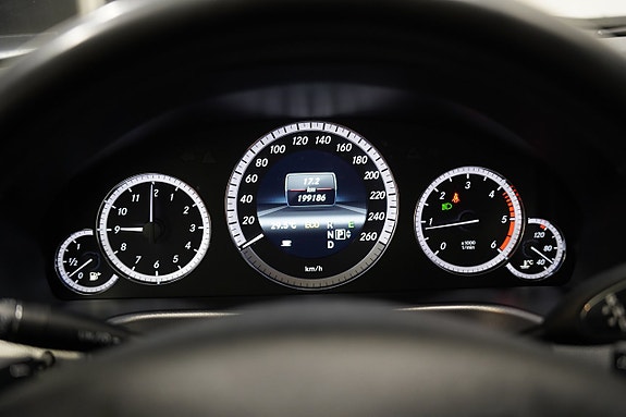 Mercedes-Benz E220 14 of 23