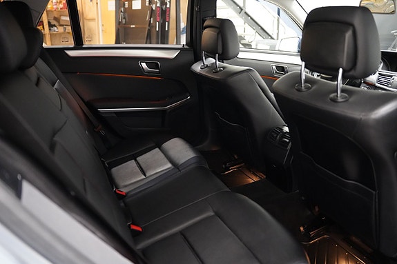 Mercedes-Benz E220 21 of 23
