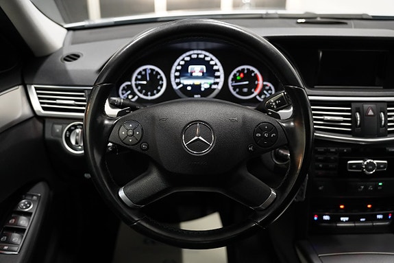 Mercedes-Benz E220 13 of 23