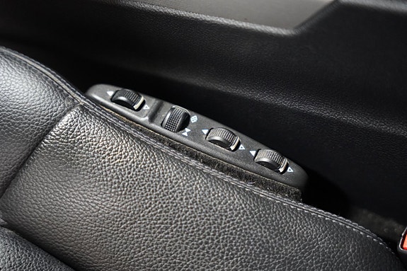 Mercedes-Benz E220 9 of 23