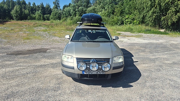 Volkswagen Passat 2 of 5