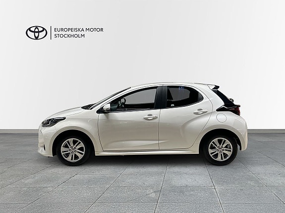 Toyota Yaris 3 of 12