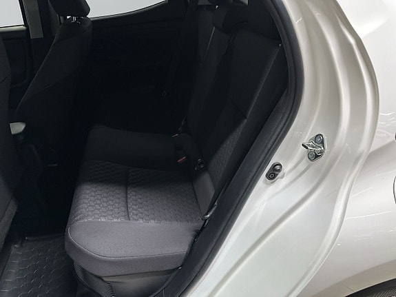 Toyota Yaris 7 of 12