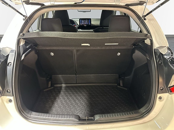 Toyota Yaris 10 of 12