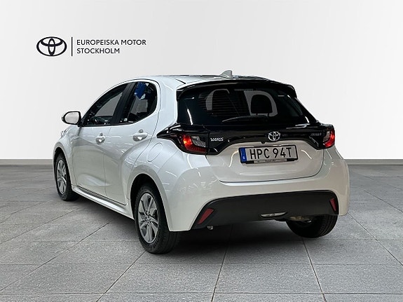 Toyota Yaris 2 of 12