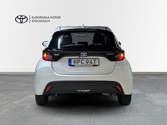 Toyota Yaris 4 of 12