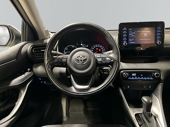 Toyota Yaris 9 of 12