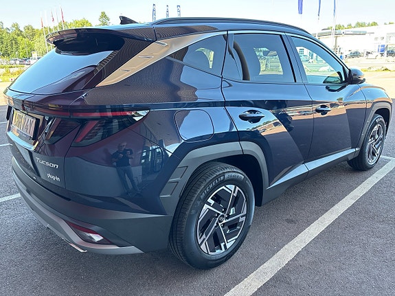 Hyundai Tucson 2 of 3