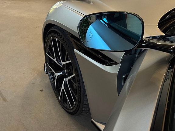 Aston Martin DB12 11 of 30