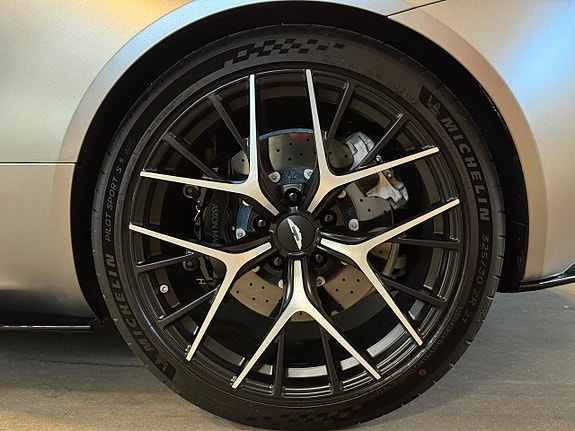 Aston Martin DB12 29 of 30