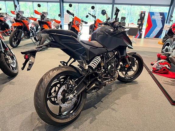 KTM 125 DUKE 0% ränta 38mån 2 of 5