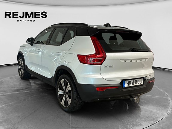 Volvo XC40 2 of 5