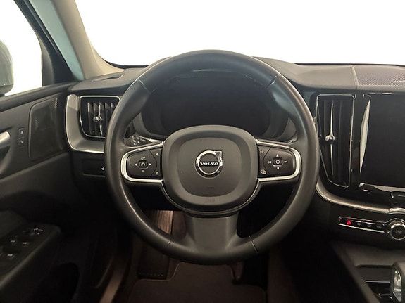 Volvo XC60 11 of 16
