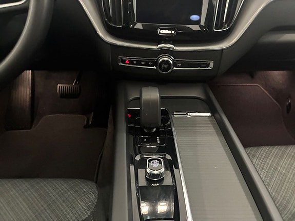 Volvo XC60 13 of 16