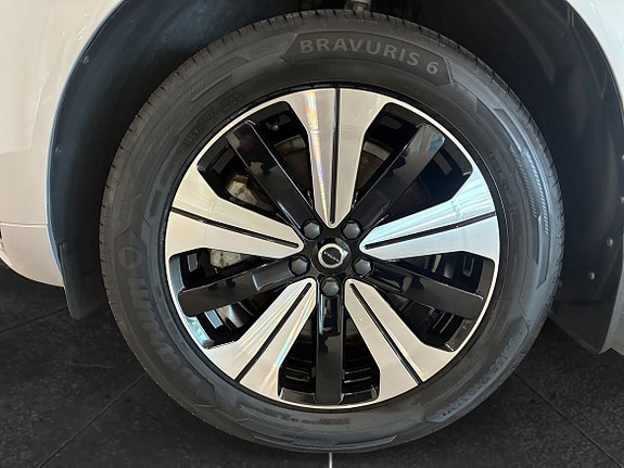 Volvo XC60 10 of 16