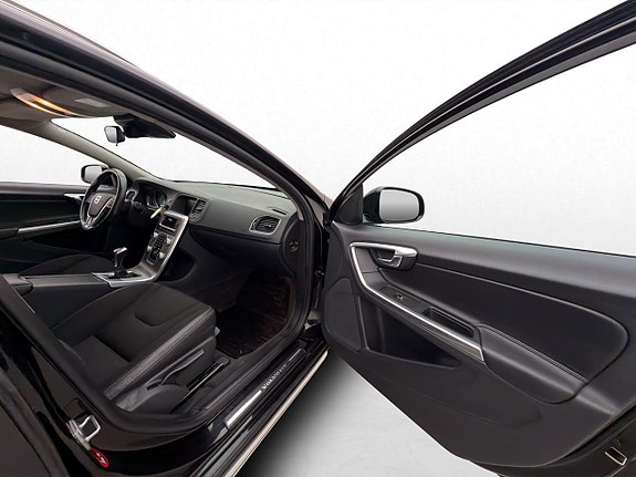 Volvo V60 Cross Country 8 of 29