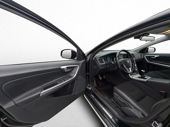 Volvo V60 Cross Country 14 of 29