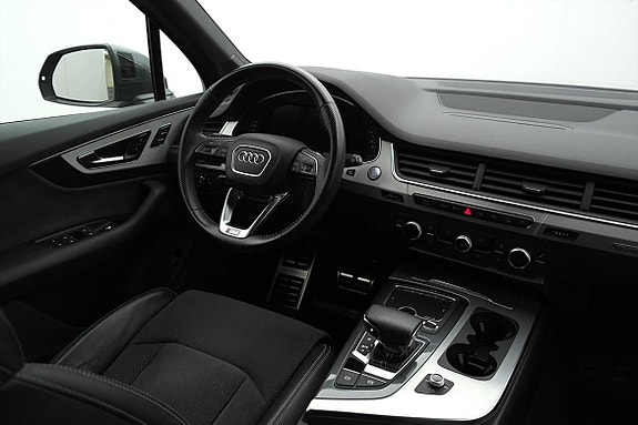 Audi Q7 9 of 21