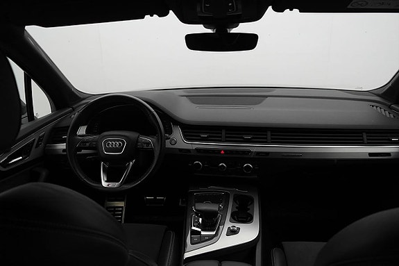 Audi Q7 8 of 21