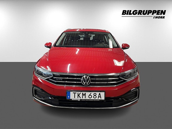 Volkswagen Passat 2 of 19