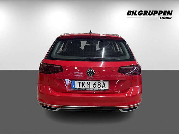Volkswagen Passat 5 of 19