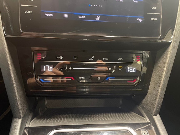 Volkswagen Passat 13 of 19