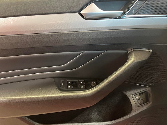 Volkswagen Passat 19 of 19