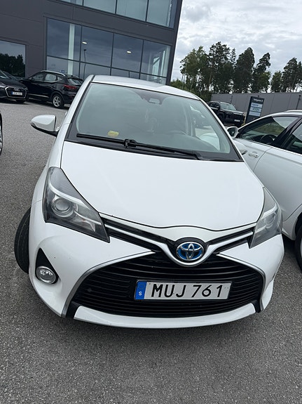 Toyota Yaris 3 of 6