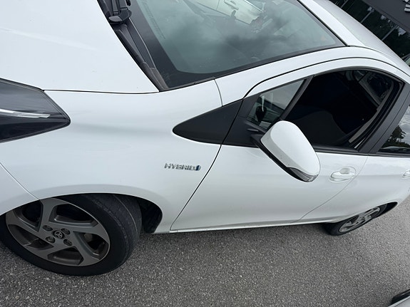 Toyota Yaris 5 of 6