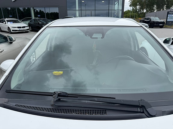 Toyota Yaris 4 of 6