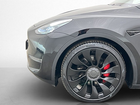 Tesla Model Y 29 of 30