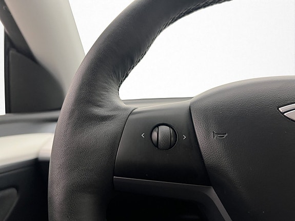 Tesla Model Y 27 of 30