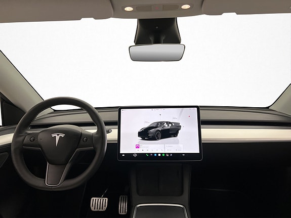 Tesla Model Y 13 of 30