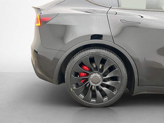 Tesla Model Y 26 of 27