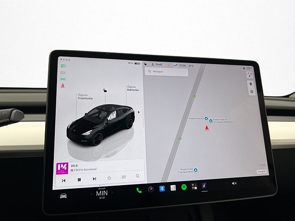 Tesla Model Y 25 of 30