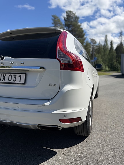 Volvo XC60 2 of 3