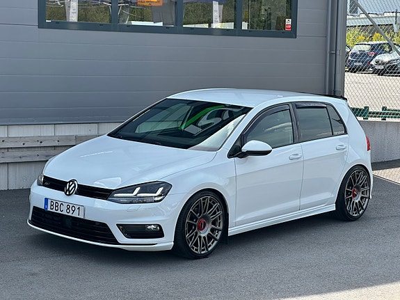 Volkswagen Golf VII 2 of 5