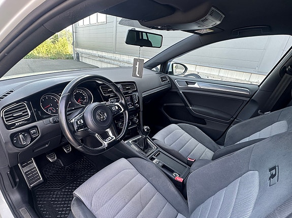 Volkswagen Golf VII 5 of 5