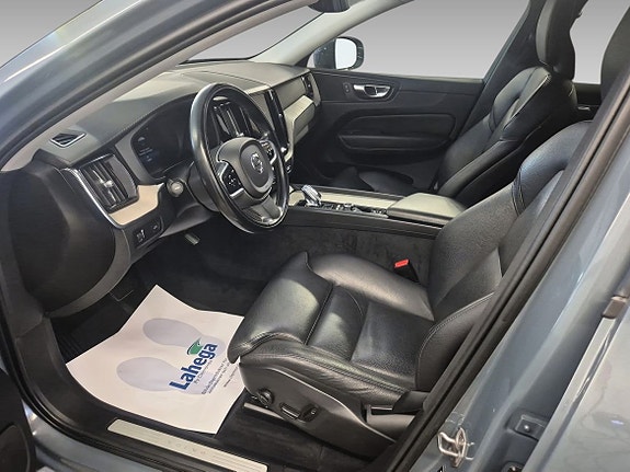 Volvo XC60 8 of 11