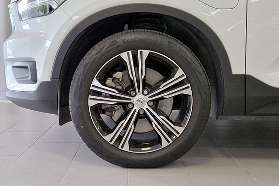Volvo XC40 3 of 5