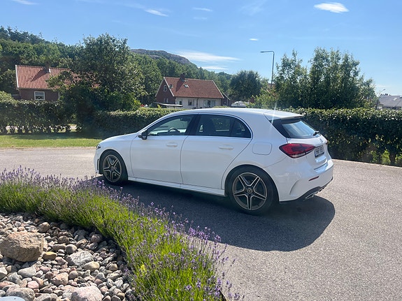 Mercedes-Benz A180 2 of 5