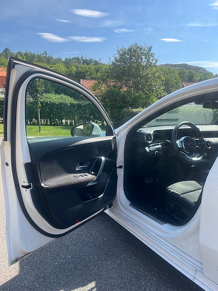 Mercedes-Benz A180 4 of 5