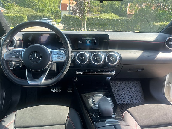 Mercedes-Benz A180 3 of 5