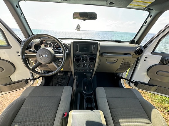 Jeep Wrangler Unlimited 7 of 9
