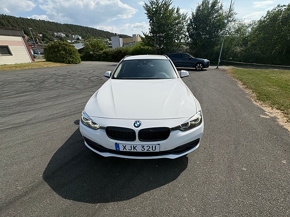 BMW 335d 3 of 5