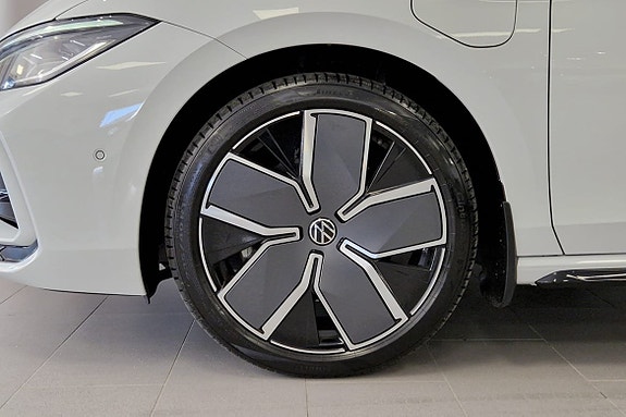 Volkswagen Passat 3 of 5