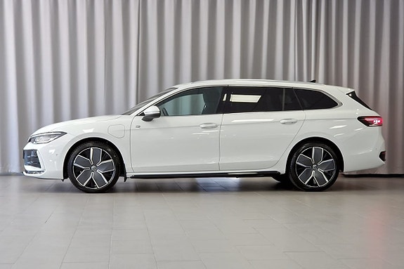 Volkswagen Passat 2 of 5