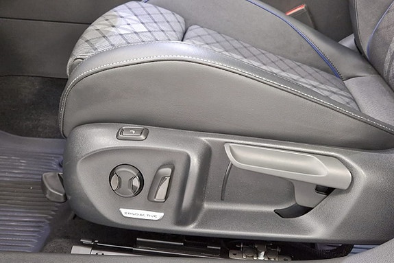Volkswagen Passat 9 of 18